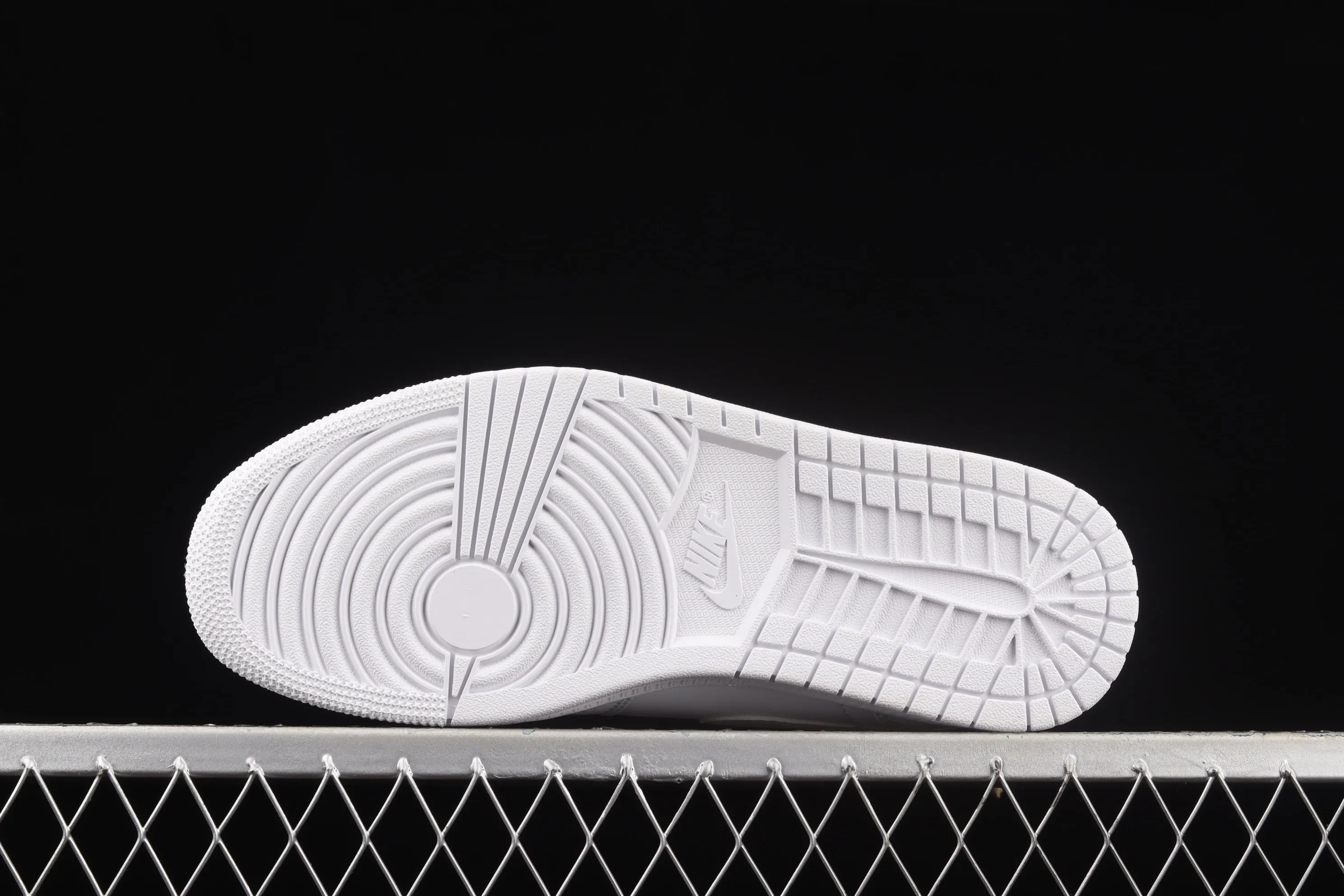 All Categories Air Jordan Jordan Series Basketball Shoes Air Jordan 1 Mid Air Jordan 1 Mid AJ1 Joe 1 Starry Sky Thermal Sensing China Basketball Shoes 554725-130